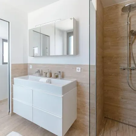 Daire Luxury With Views In Haute Lüksemburg