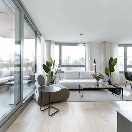 Luxury With Views In Haute アパート